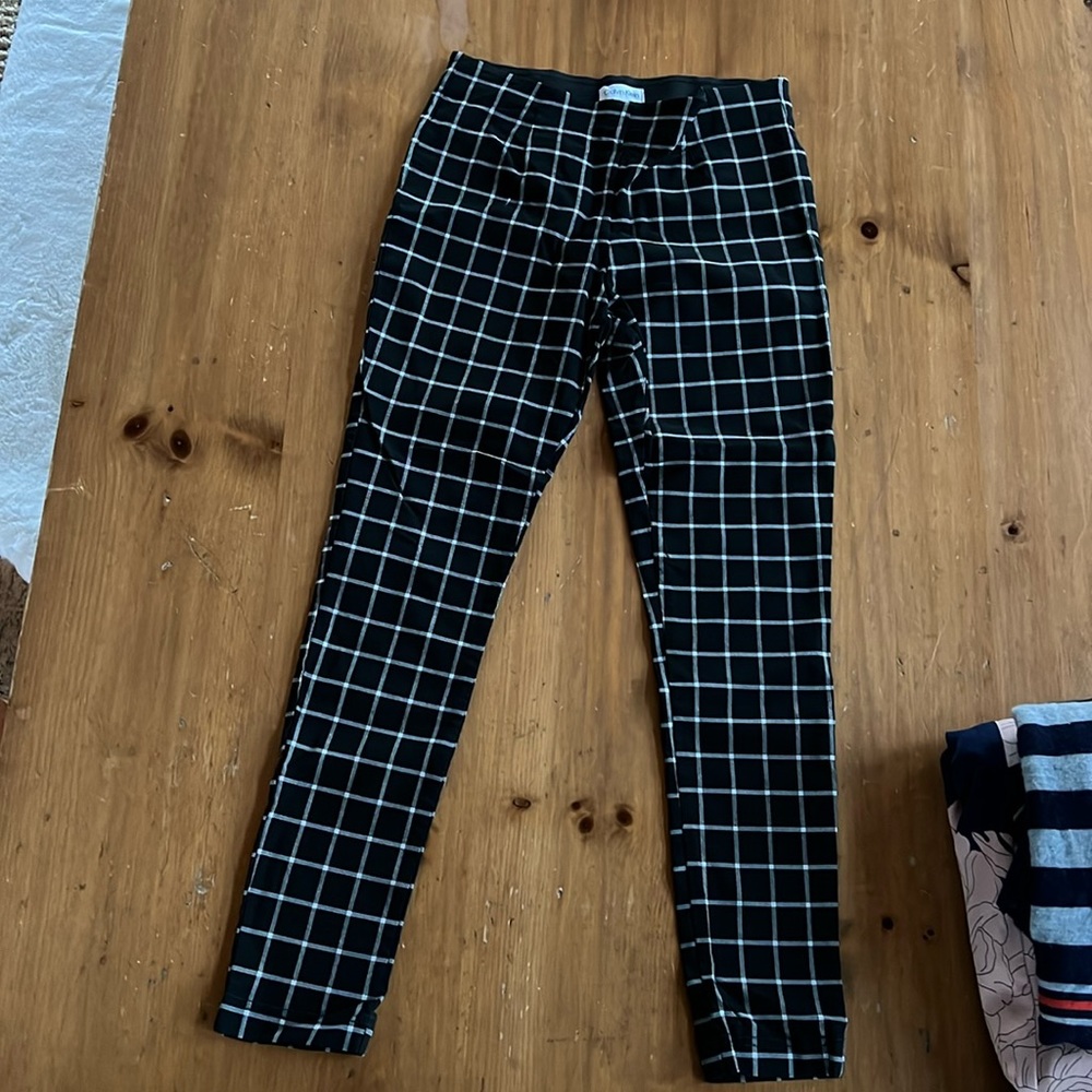 Calvin Klein skinny dress pants without zipper. Black and white plaid.